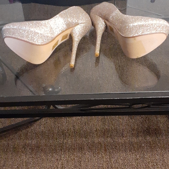 Shoes - Picture 3 of 4